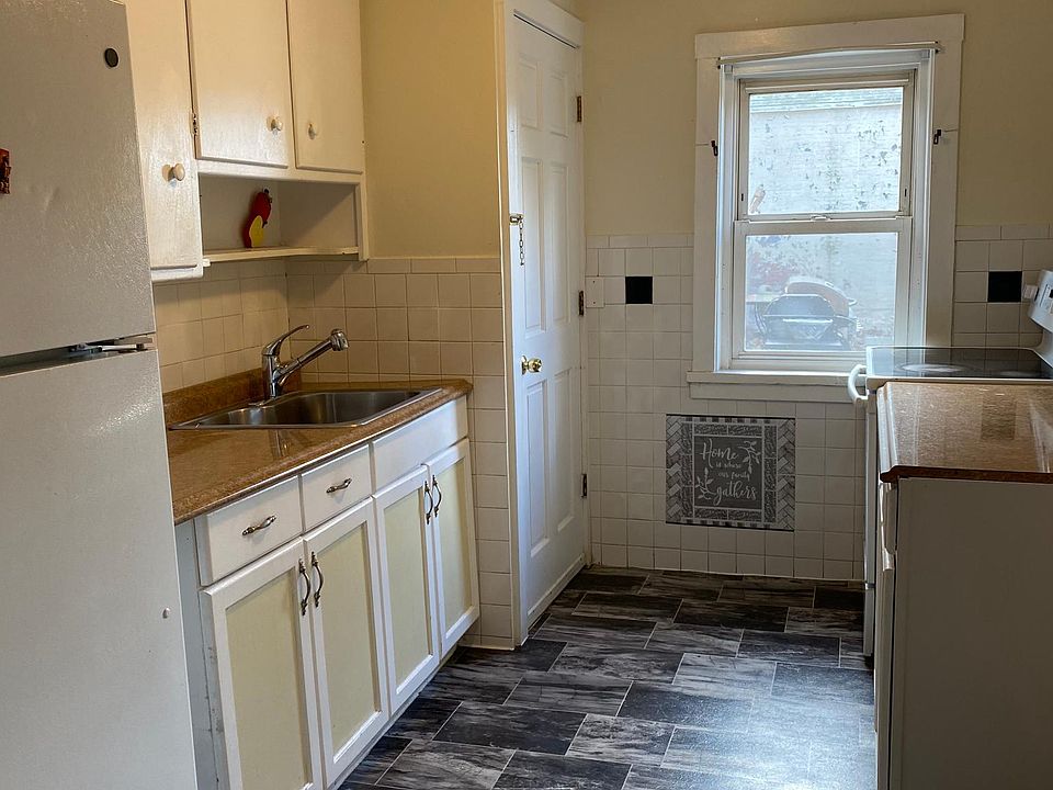 1st image of 10 Bell Pl #3