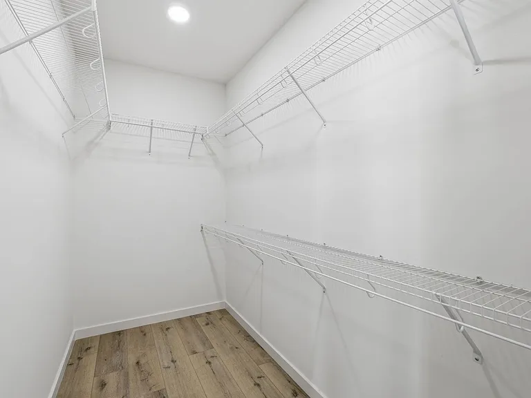 427 Ankara Ct — Photo 16