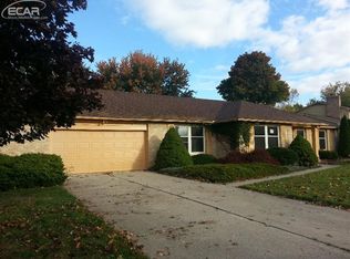 1549 Kings Bridge Rd, Grand Blanc, MI 48439