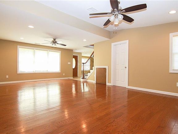 2nd image of 36 Harrison St