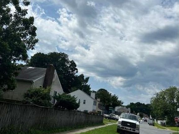 Exterior Neighborhood (street photo)