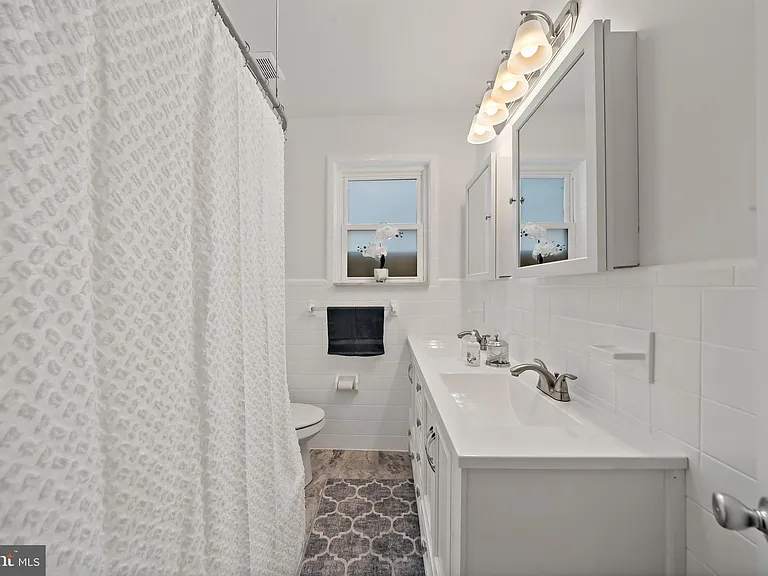 2126 S Iseminger St — Photo 17