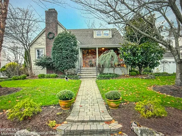 240 Oakhurst Rd, Oakhurst, NJ 07755