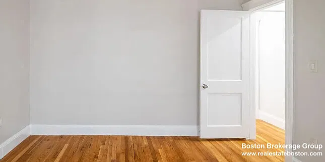 3 bed, $4,800 — Photo 2