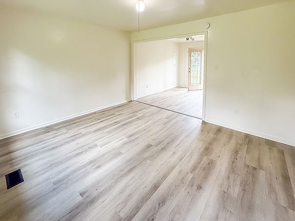 4th image of 520 Lancaster Creek Dr