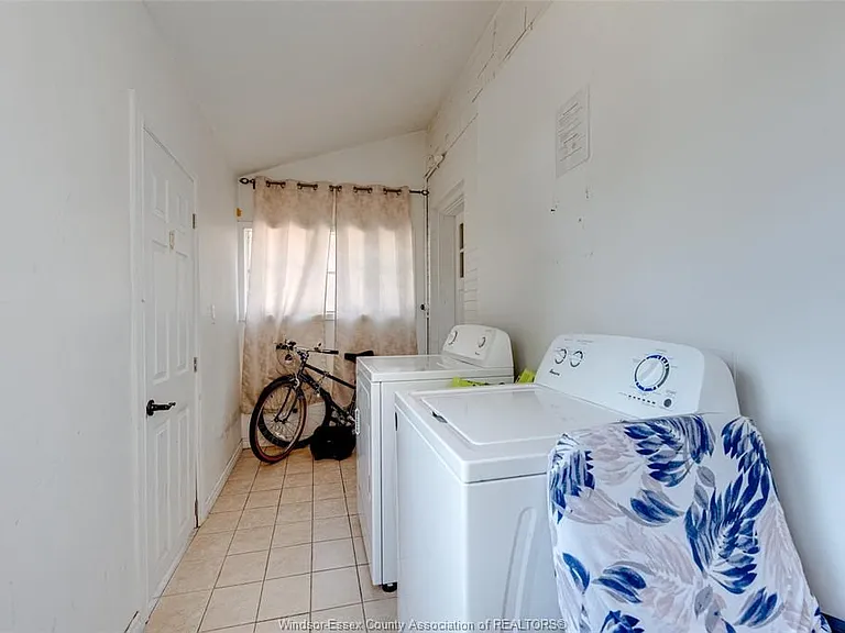 1627 Marentette Ave #BASEMENT — Photo 4