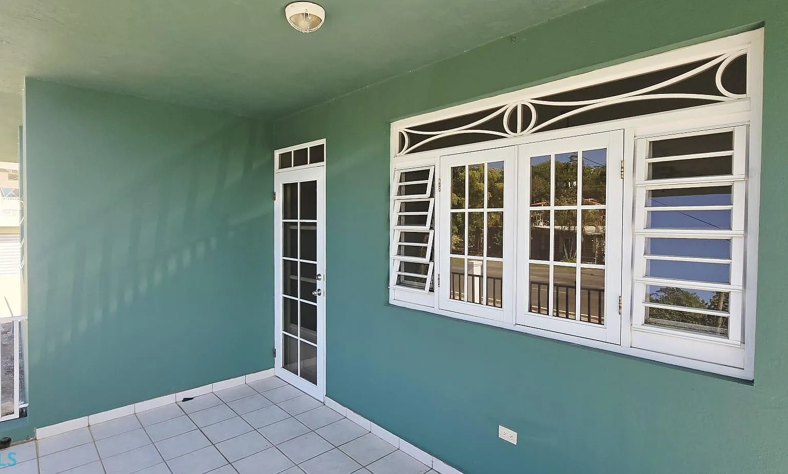 3 bed, 1.0 bath, 1200 sqft, $1,000 — Photo 2