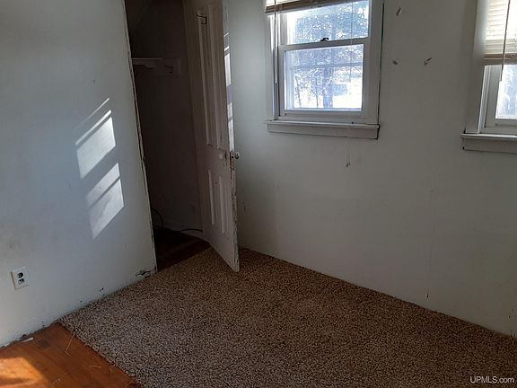 4th image of 1022 & 1024 N Douglas Blvd