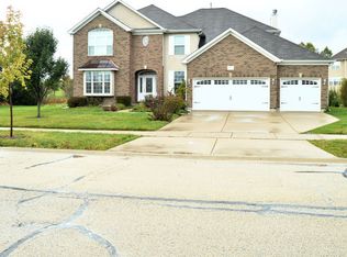 26153 Whispering Woods Cir, Plainfield, IL 60585