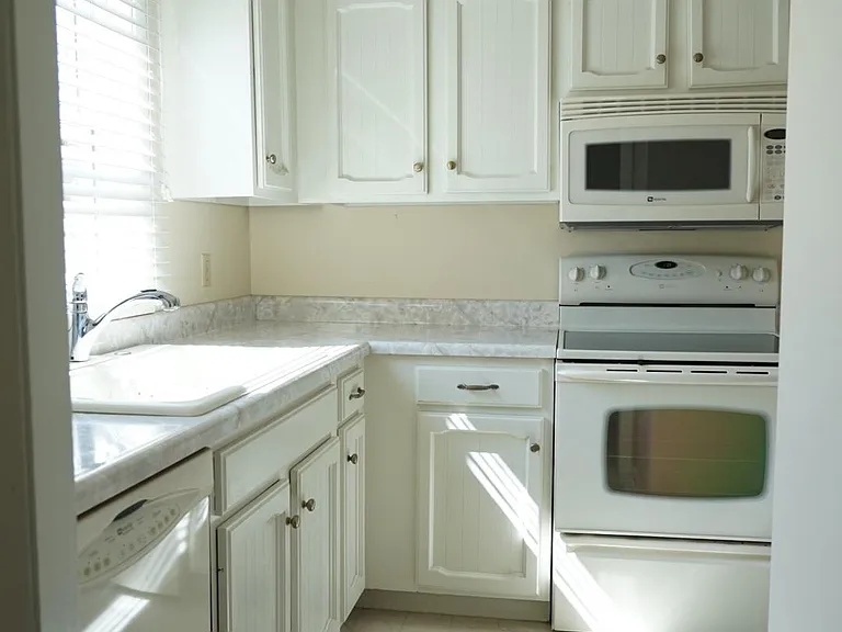 2347 Wildwood Pl — Photo 2