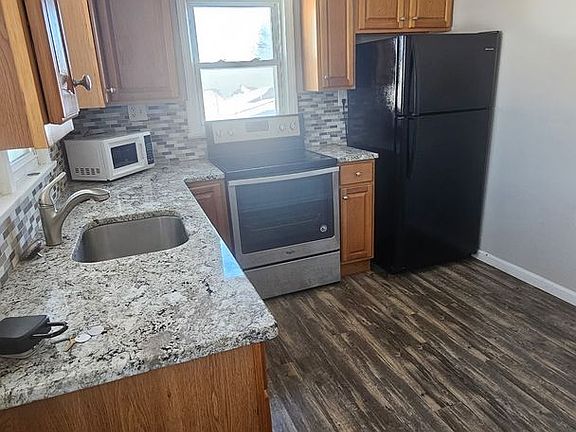 5th image of 1701 E Greenleaf St APT 1