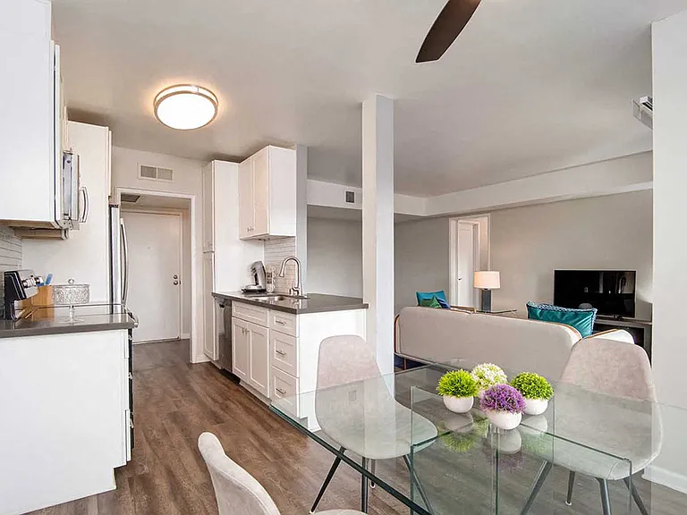 Los Robles Apartments — Photo 43