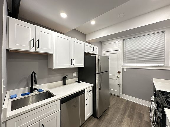 3rd image of 622 W Stratford Pl #6H