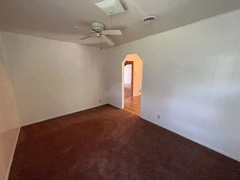 906 Jefferis Ave — Photo 9