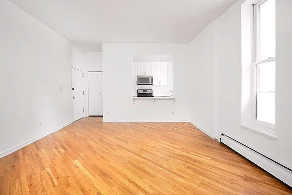 Rented by Waldstar Real Estate LLC | media 27