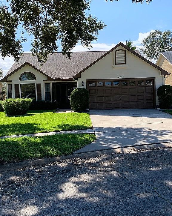 669 Middlebury Loop
