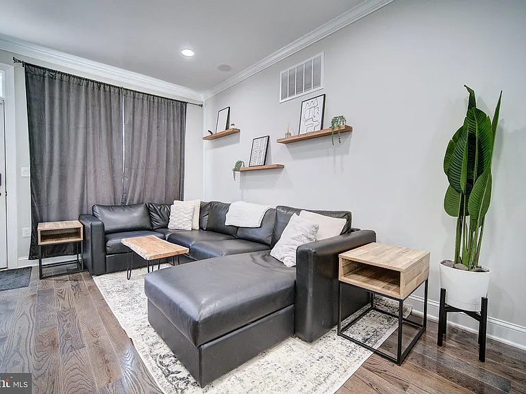 1513 S Lambert St — Photo 3