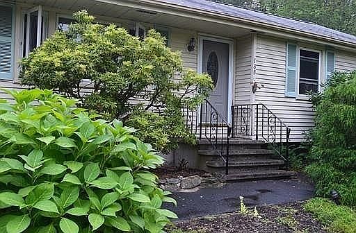 1st image of 188 Kingsbury Ave
