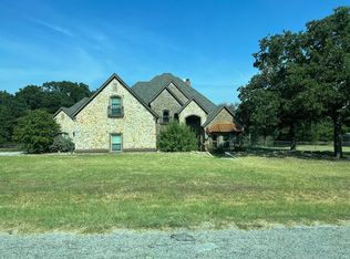 108 Oak Creek Dr, Springtown, TX 76082