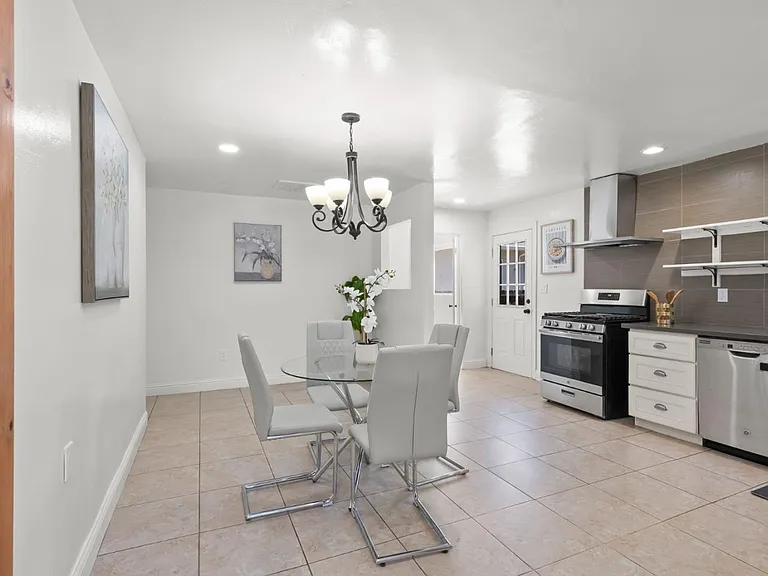 27 Duarte Ave — Photo 3