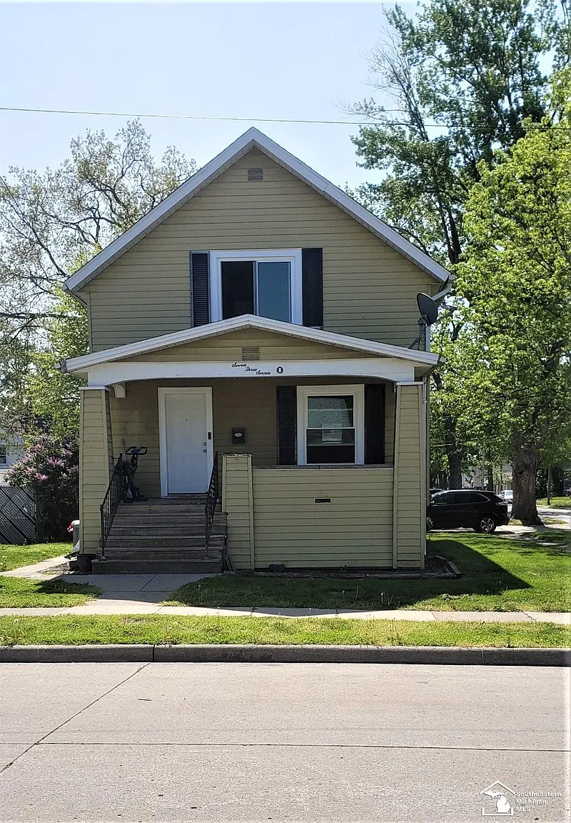 737 Hubble St photo 1