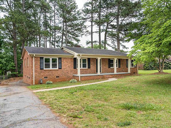 3rd image of 2031 Evergreen Dr