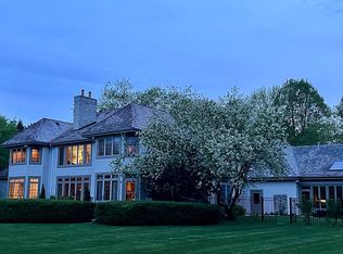 10526 W Hawthorne Farms Ln, Mequon, WI 53097