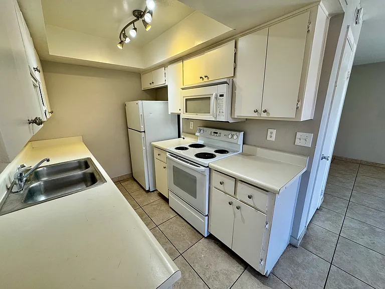 286 W Palomino Dr #98 — Photo 6