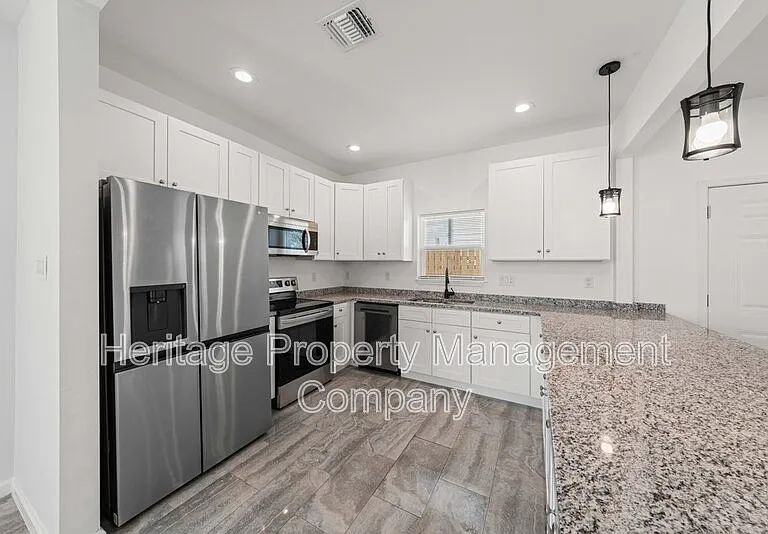 323 Gabriel #1-unit 101 — Photo 10