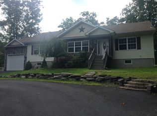 104 Millstone Ct, Milford, PA 18337