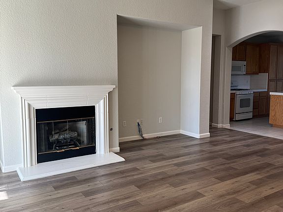 3rd image of 920 Heartland Dr