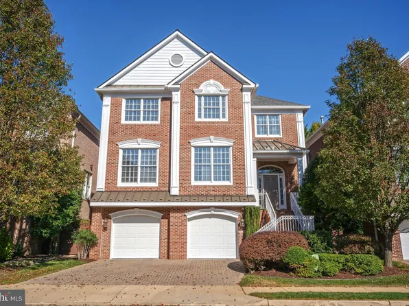 8016 Wolftrap Rd, Dunn Loring, VA 22027