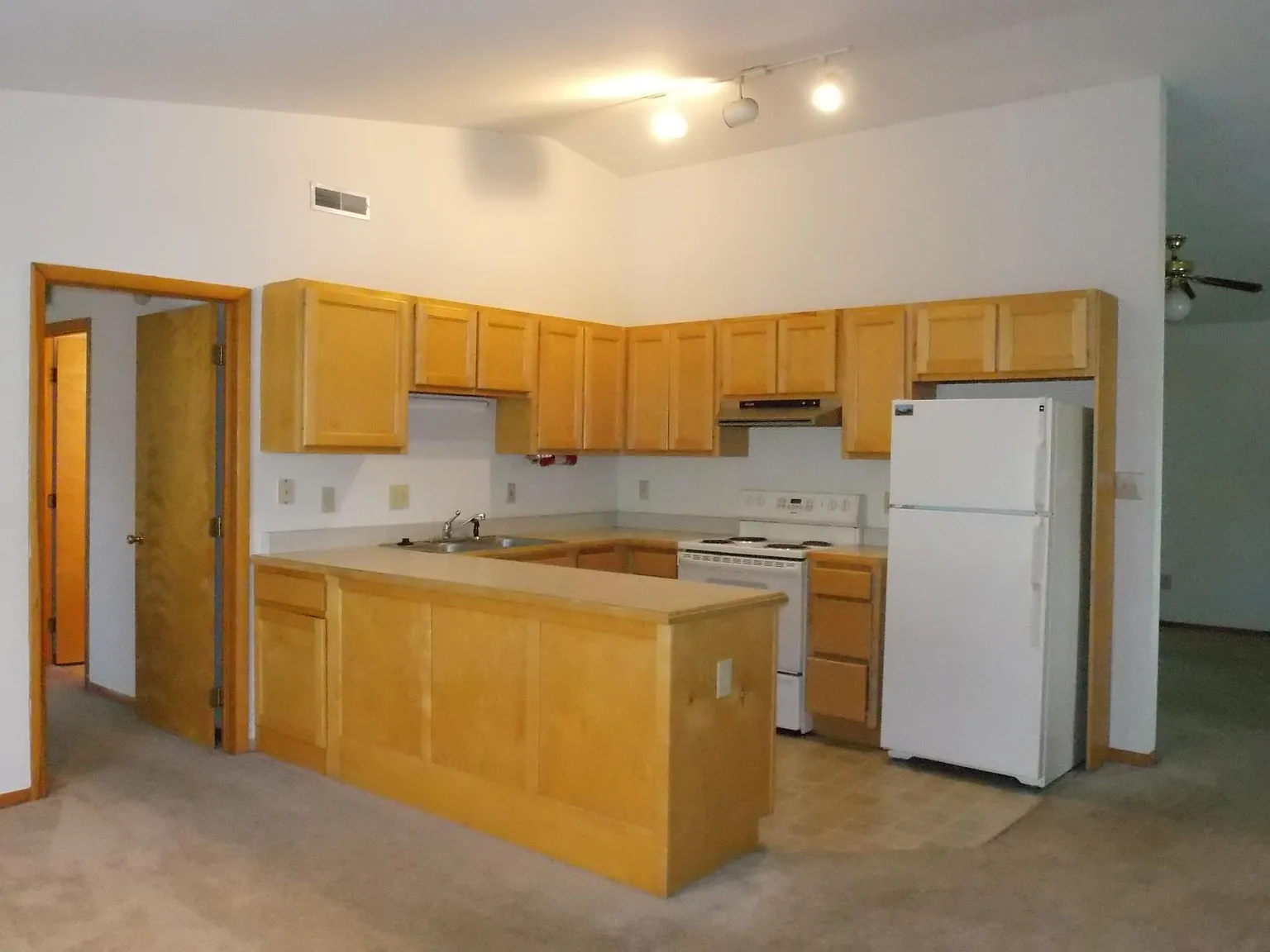2 bed, 900 sqft, $1,350 — Photo 4