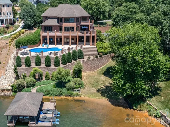 368 Players Ridge Rd, Hickory, NC 28601