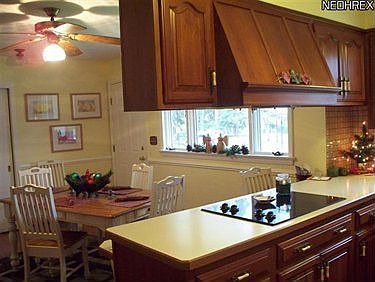 3rd image of 104 Manor Dr