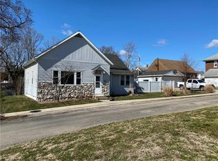 620 9th St, Charleston, IL 61920