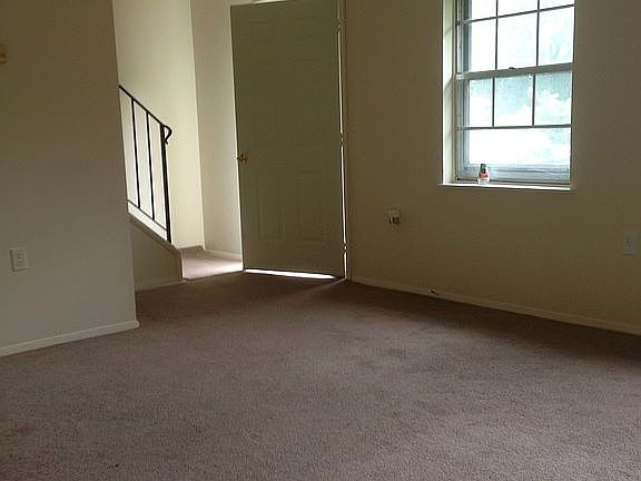 3rd image of 3373 Dill Ave