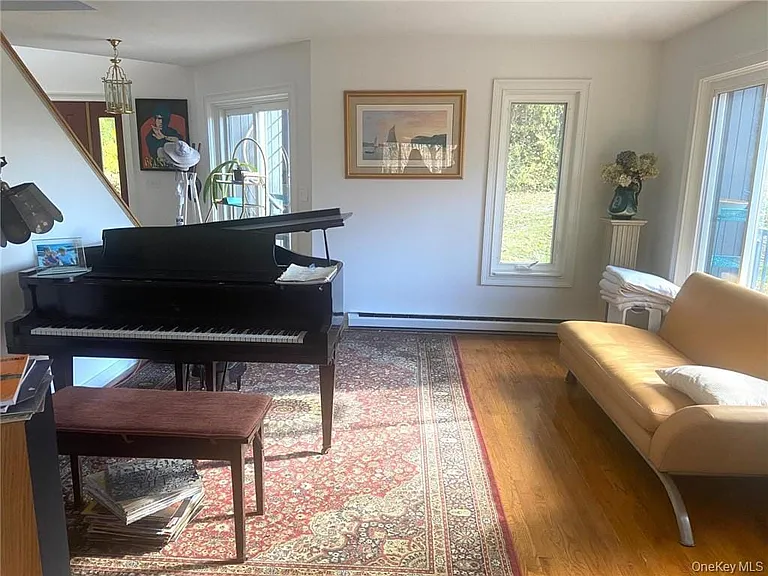 46 Patricia Ln — Photo 10