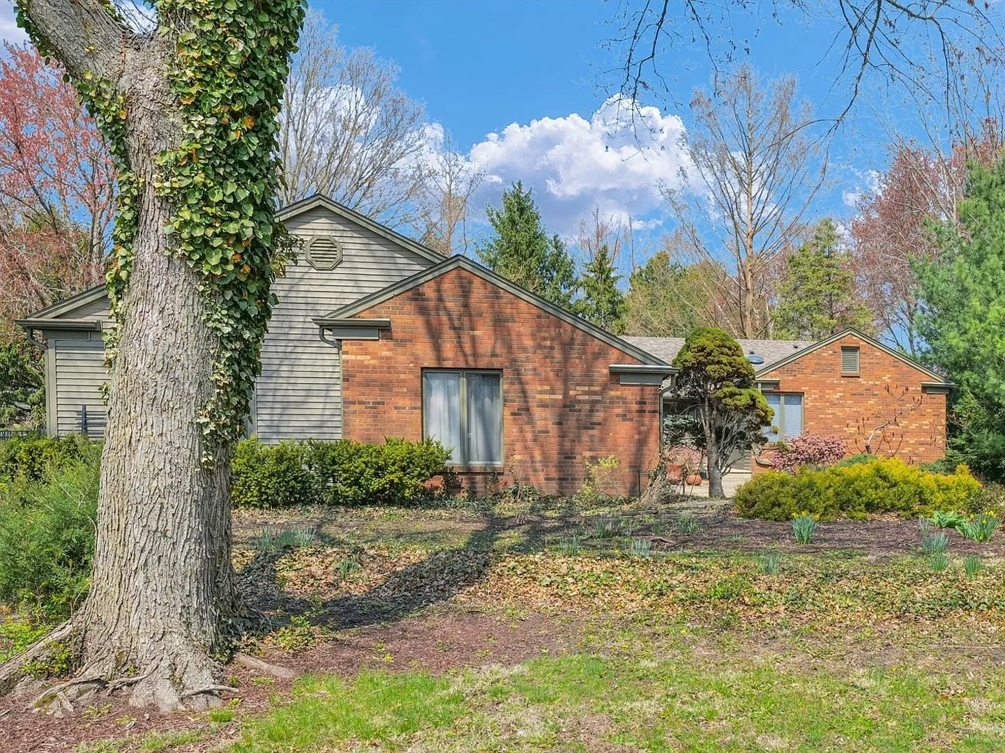 2606 S Nottingham Ct photo 1