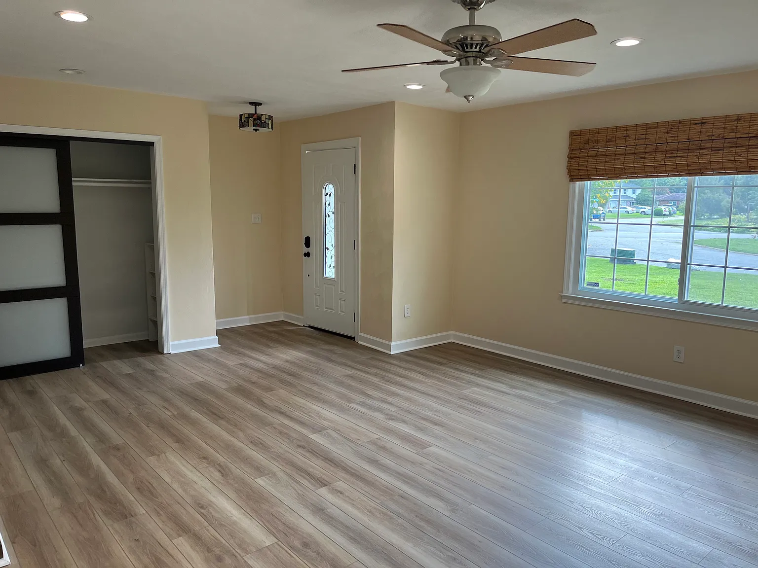 604 Oak Grove Ct — Photo 2