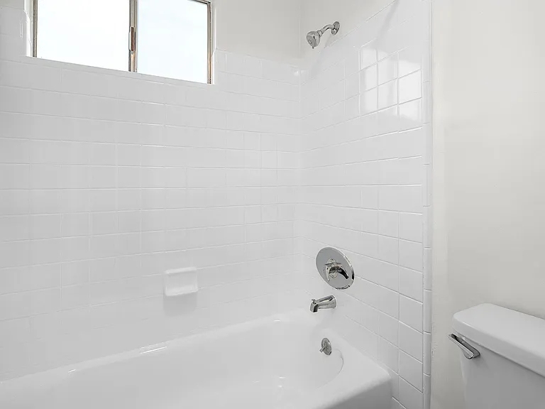 Riverside Villa Apartments — Photo 16