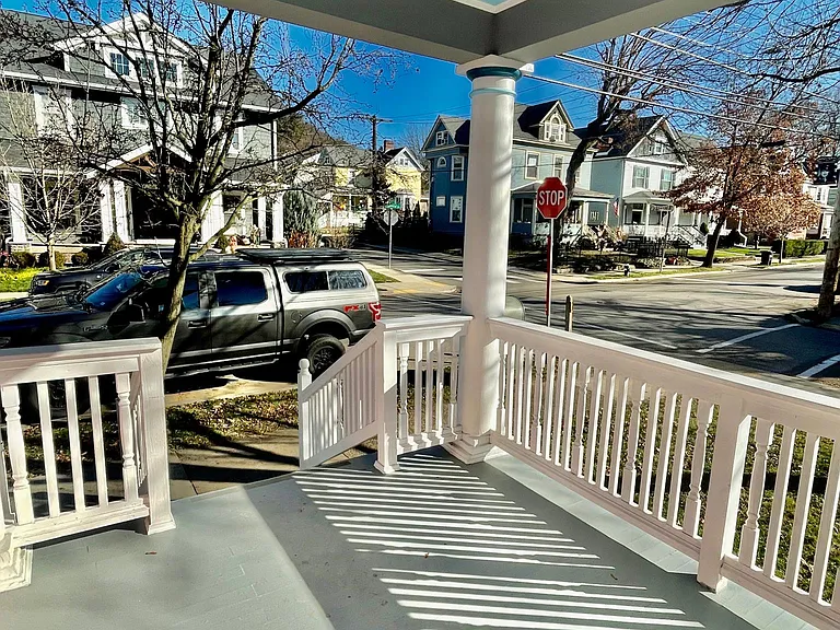 531 Straight St #1 — Photo 6