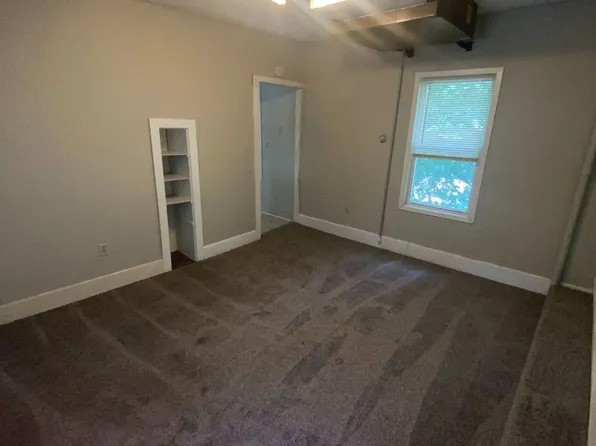 603 1st St SW APT 3, Faribault, MN 55021