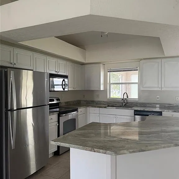 2227 SW 5th Ave — Photo 9