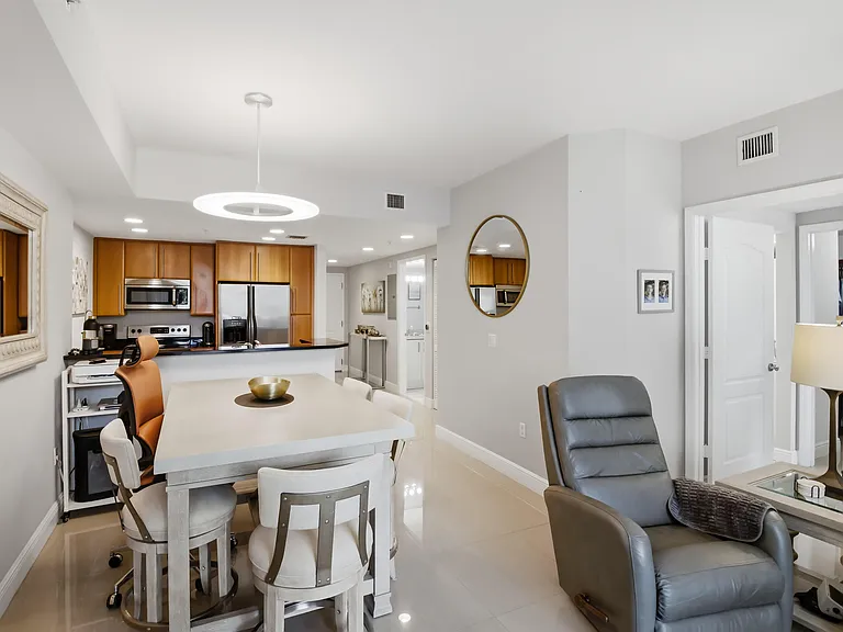 191 SE 20th Ave #210 — Photo 15
