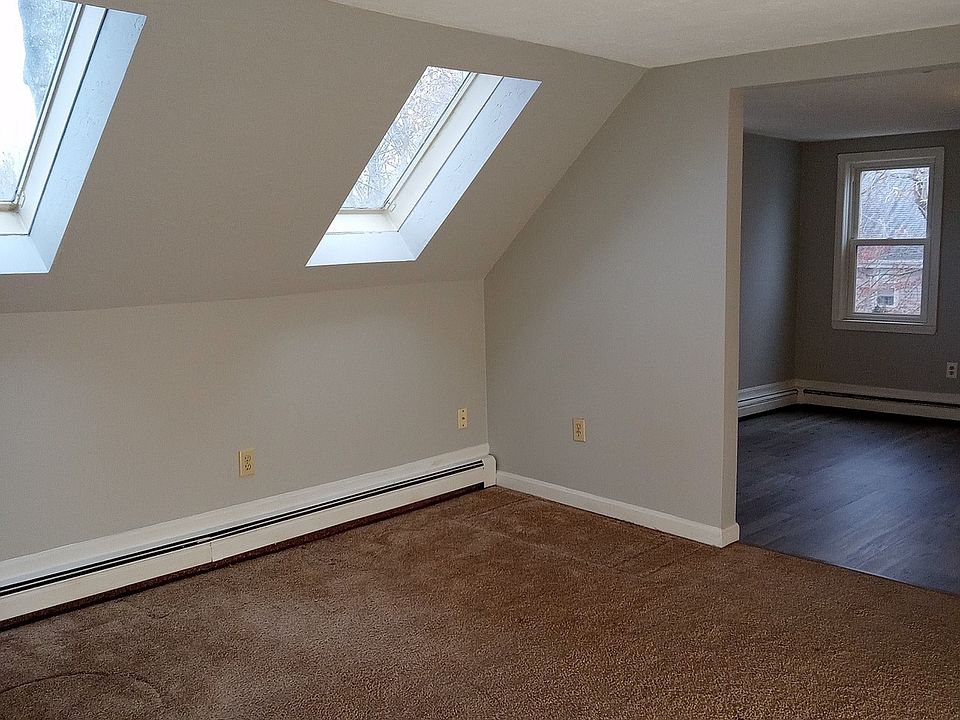 Living room with 2 skylights