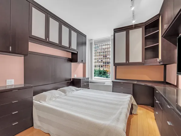 303 East 33rd Street image 6 of 11