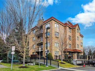 Walker's Square, Burlington, ON L7M 4M7