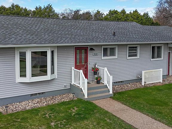 3rd image of 910 16TH STREET SOUTH