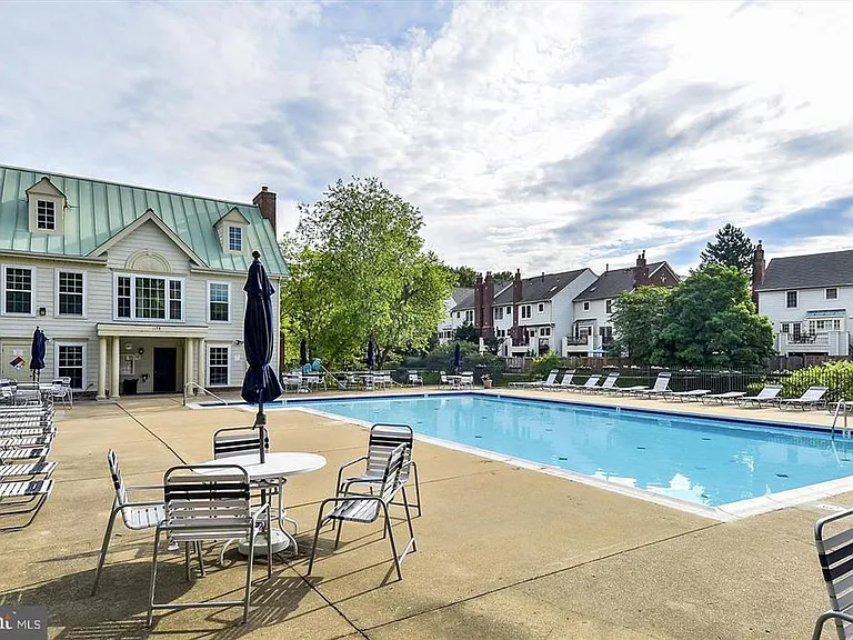 1100 Quaker Hill Dr #127 — Photo 27